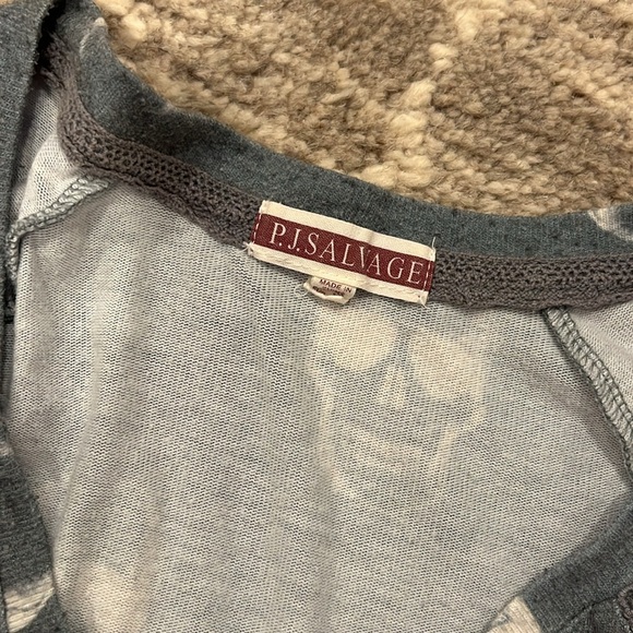 PJ salvage skull pajama set in excellent condition! Size XS women’s. - Picture 3 of 8